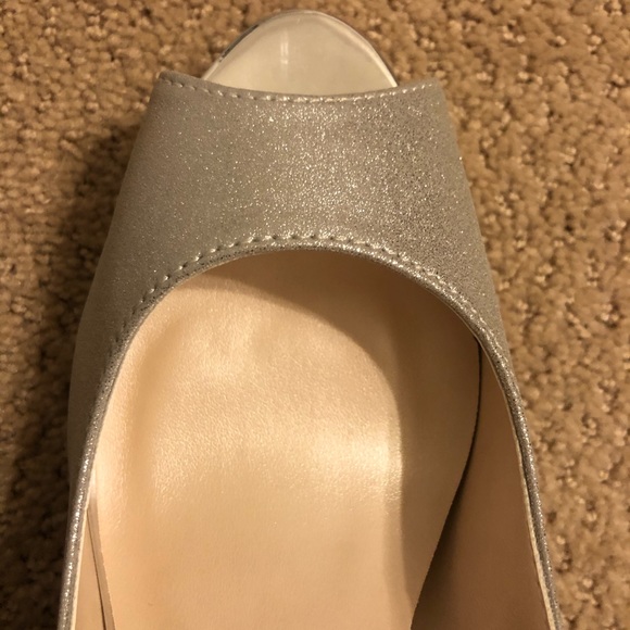 NWT Shimmer Peep-Toe Platform Pumps (David’s Bridal, Kingsley) - Picture 6 of 7
